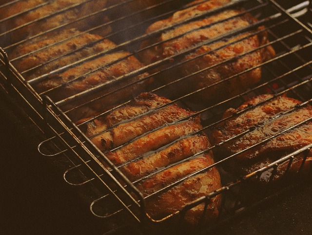 ayam panggang yang sedang di grill